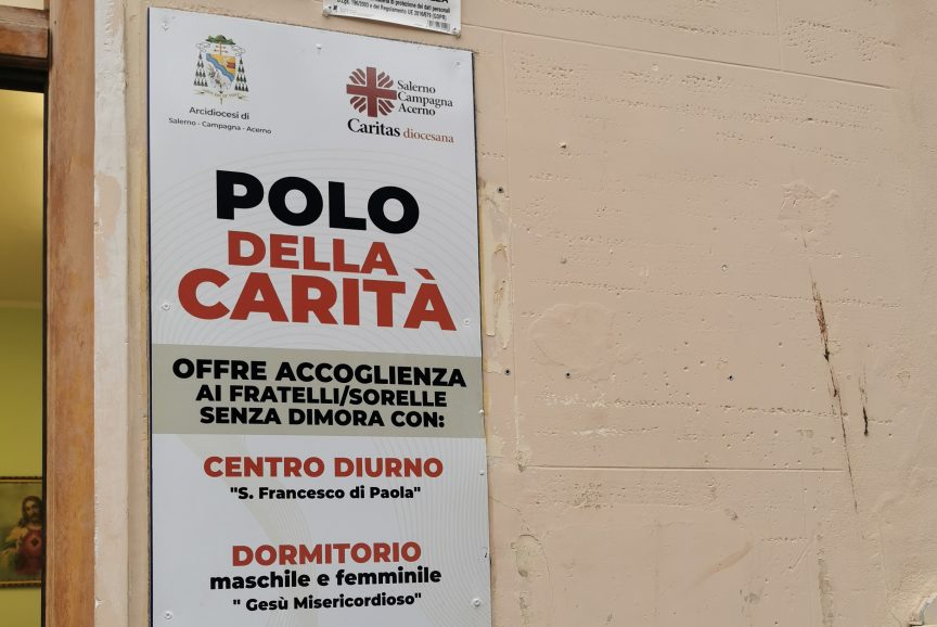 INSEGNA-POLO-CARITAS-scaled-aspect-ratio-864-578